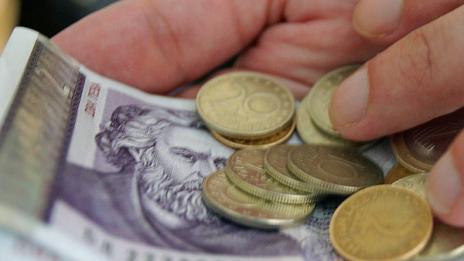 50% по-бедни сме от европейците, но пък дрехите ни са най-евтини