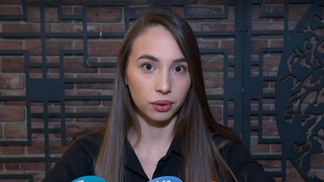 Ива Михайлова се прибра в България