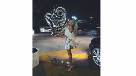 Тита стана на 19, черпи на морето