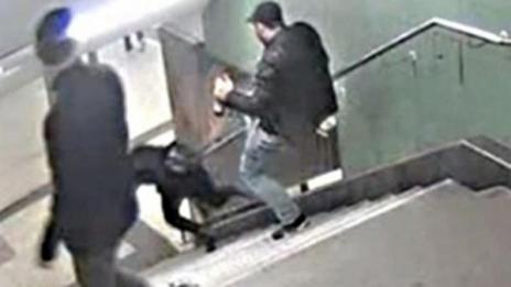 Цялата банда "юнаци", изгаврили се с жената в метрото – българи  