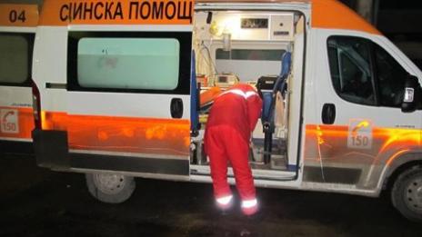 "Шорани" тийнейджърки спят на пейка