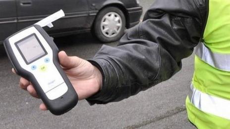 Хванаха шофьор на автобус с алкохол минути преди да тръгне на път с ученици