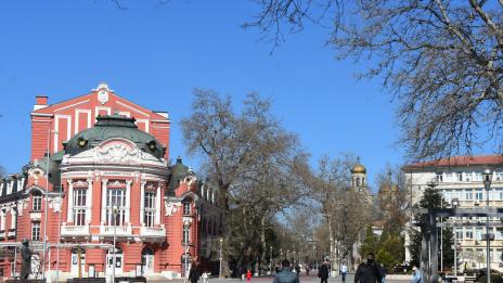 Варненци се възползват от пролетното време (СНИМКИ)