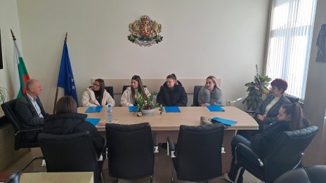 Студенти, изучаващи съдебна администрация в ИУ-Варна, започнаха стажа си в Апелативния съд