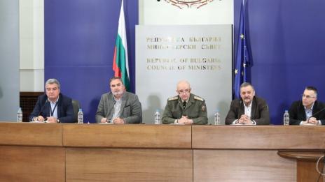 Здравният министър не ще НОЩ. Министри: Нека остане, доверяват му се!