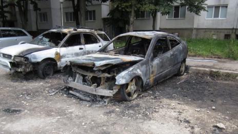 Два автомобила изгоряха  в "Люлин"