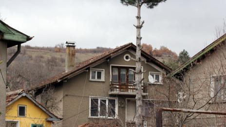 Майката на убития Боби от Нови Искър: Убийството е извършено в полунощ, за да не се чуе нищо от гърмежите
