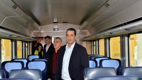 Пристигнаха първите супер модерни вагони от Германия