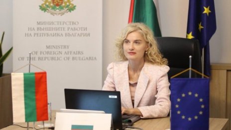 Хотелиери по морето си искат Зарица Динкова за министър