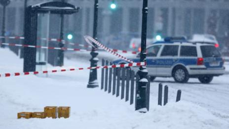 Отцепиха офиса на Меркел заради подозрителен пакет