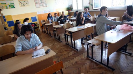 Над 50 000 младежи се явяват на матура по БЕЛ