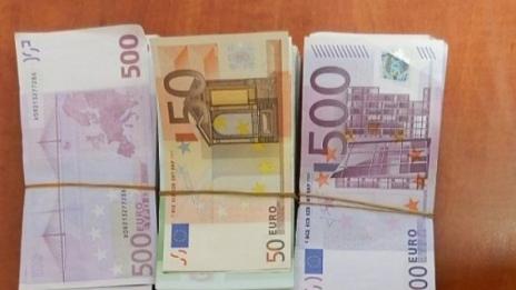 Митнически служители откриха контрабандна валута за над 250 000 лева