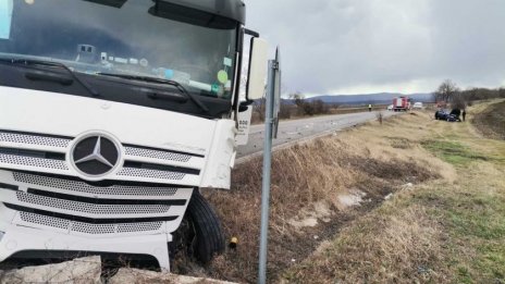 Мъж загина при тежка катастрофа в Шуменско