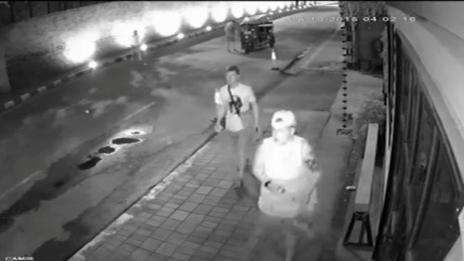 До 10 години затвор за туристи, надраскали стена в Тайланд