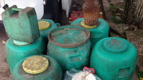 Полицаи иззеха близо два тона незаконен алкохол