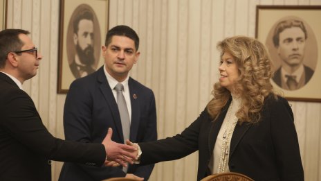 МЕЧ към Йотова: Вие сте част от олигархичния модел