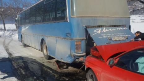 Автобус с над 20 работници катастрофира край Сопот