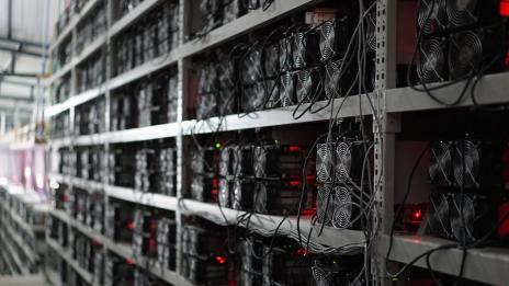 Мъж "изгорил" ток за 20 000 лв. за биткойни