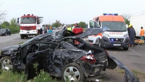 Двама души загинаха при катастрофа