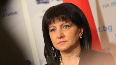 НСО: Колата на Караянчева бе ударена от друга