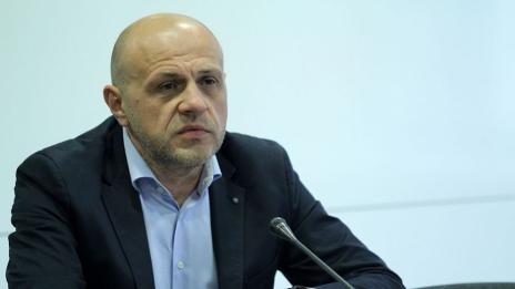 Томислав Дончев иска основно образование като задължение от Конституцията