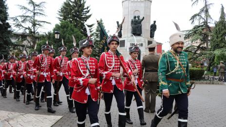 Армията обяви 195 свободни места