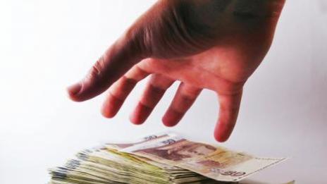 Властта с по-високи заплати