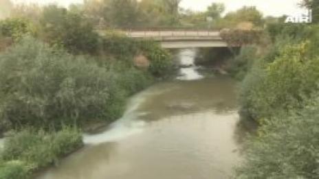 Граждани алармират: Оцветени води се излизват в Русенски Лом