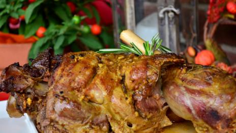 Три тънкости, които правят печеното агнешко неустоимо вкусно