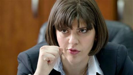 Управляващите в Румъния принудиха президента да отстрани антикорупционния прокурор