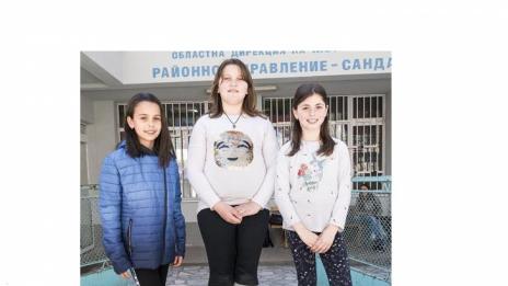  Четвъртокласнички върнаха намерени пари