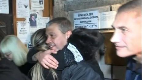 Пуснаха на свобода полицаите, осъдени за смъртта на Чората