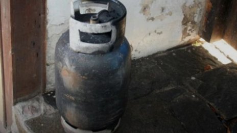 Взрив на газова бутилка в центъра на Варна вкара семейство в болница