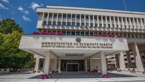 Брюксел към България: Намалете издаването на визи за руснаците!
