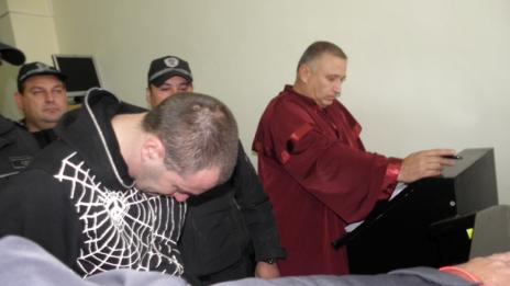 Емил Първанов остава в ареста 