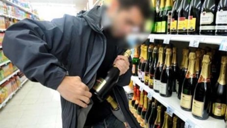Хванаха 39-годишен да краде от магазин във Варна