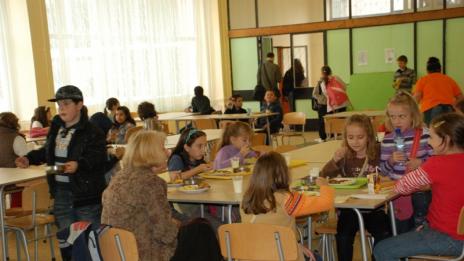 Супа, плодове... Родители поръчват онлайн обедното меню за децата си