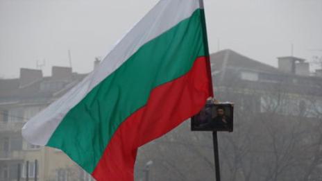 Две години затвор за мъж, осквернил националния флаг