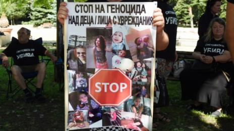 Протестиращите майки ще съдят хората, които ги дискриминират