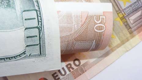 За първи път от 2021 г. насам курсът на еврото се повиши до 1,20 долара