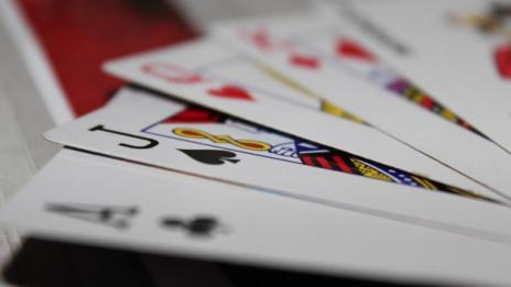 11 картоиграчи глобени в Бургас, събрали се въпреки забраната