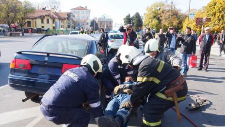 Спасиха "пострадал" при катастрофа пред Катедралата