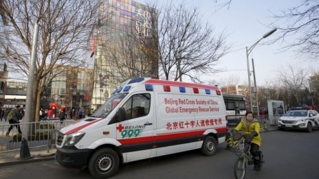 Кола се вряза в група ученици в китайски град