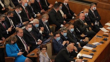 Аритметика: ДБ, ИТН, ГЕРБ и ДПС с достатъчно гласове за оръжия в Украйна