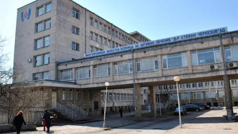 Трагедия в Търново: Дядо гости внучката с кренвирш, тя се задави и издъхна