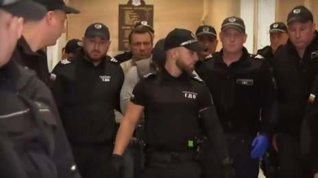 Гледат мерките на обвиняемите за гей оргията в София
