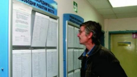 Нивото на безработицата в България остава стабилно и през август