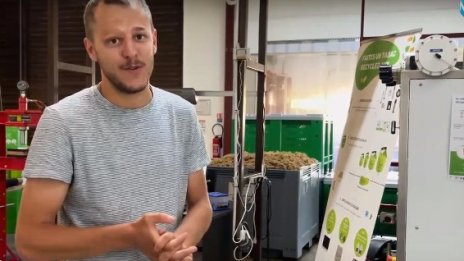 Французин прави изолация от фасове (ВИДЕО)