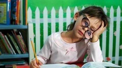 Ако се смееш целият свят ще се смее с теб, ако плачеш... трябва да си издухаш носа