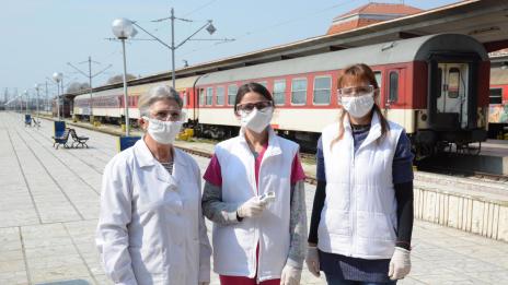 „Всеки за всички“: Кой посреща пътниците на гарите във Варна